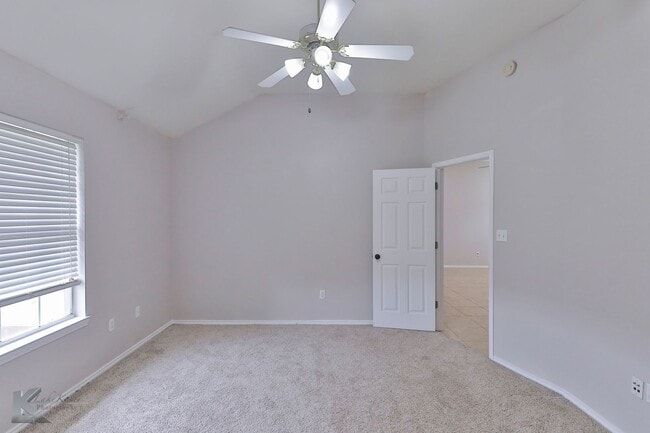 Building Photo - Great 3 bedroom 2 bath home in Wylie district.
