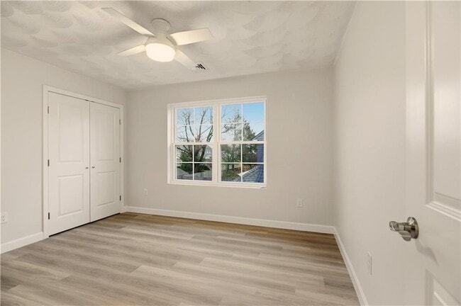 Building Photo - 45 Windsor Rd