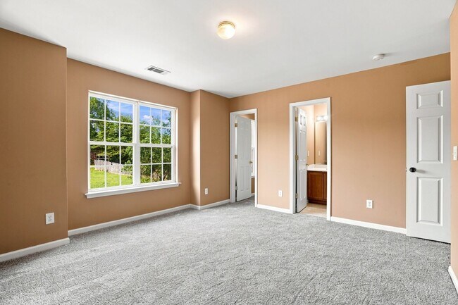 Building Photo - 926 Oakshire Cir