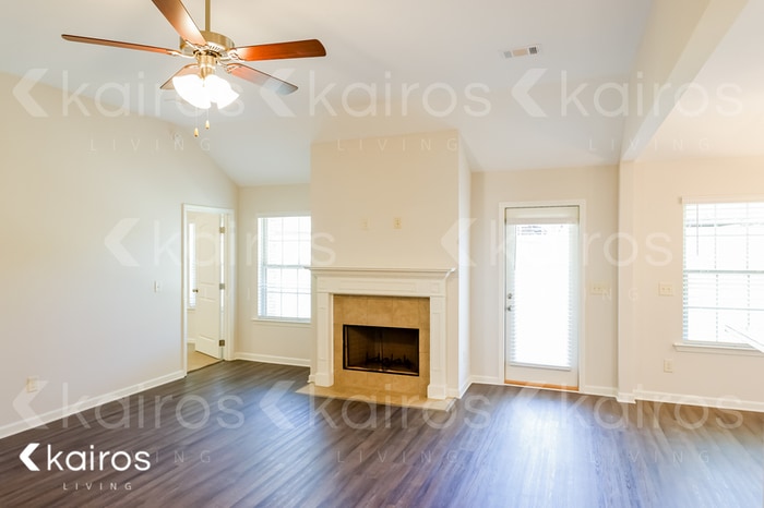 Building Photo - 713 Park Ln