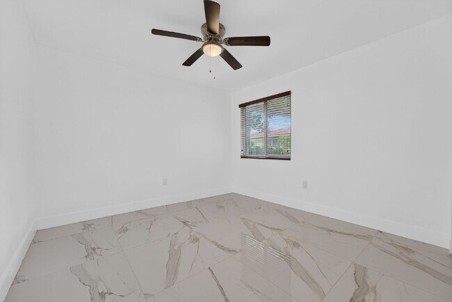 Building Photo - 3147 SW 24th St