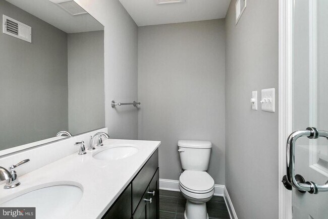 Building Photo - 1815 Westphal Pl