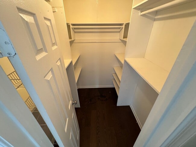 Building Photo - Relaxing 3 Bed 2.5 Bath Single Family Home...