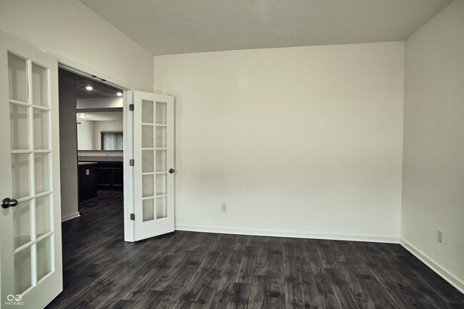 Building Photo - 681 N Crystal Dr