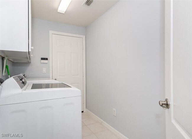 Building Photo - 8449 Indian Wells Way