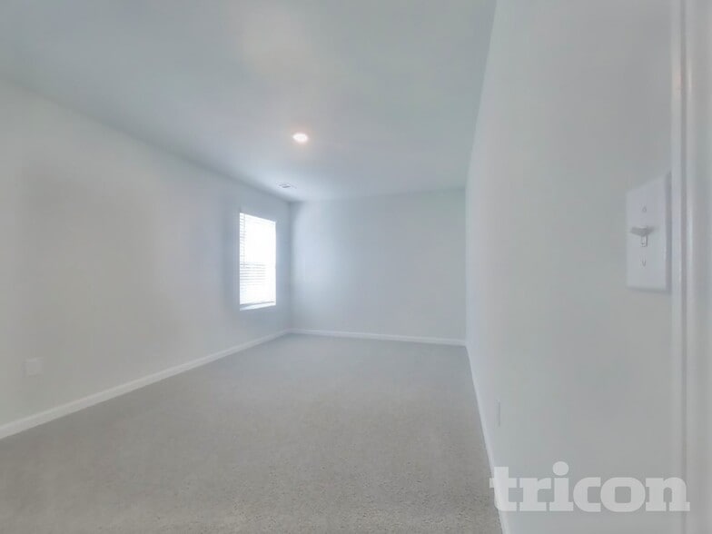 Building Photo - 831 Bryson Lake Cir