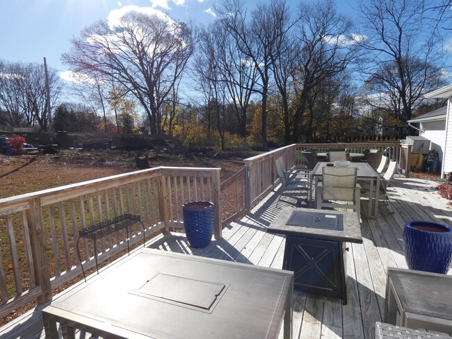 Building Photo - 6 Greenfield Dr