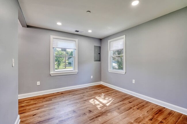 Building Photo - 112 Fox Way