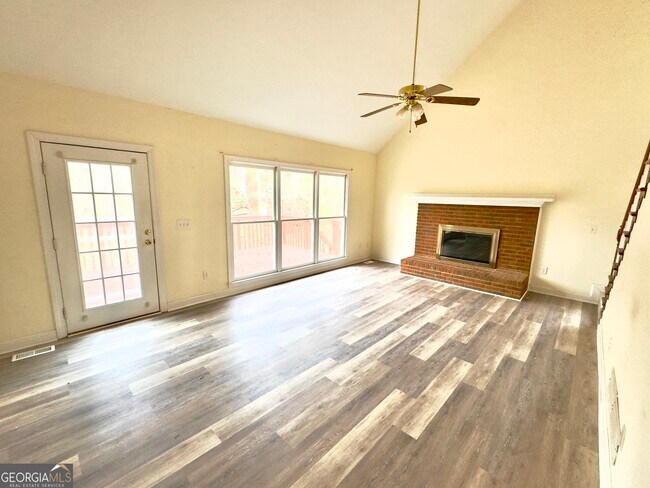 Building Photo - 219 Deerhill Dr