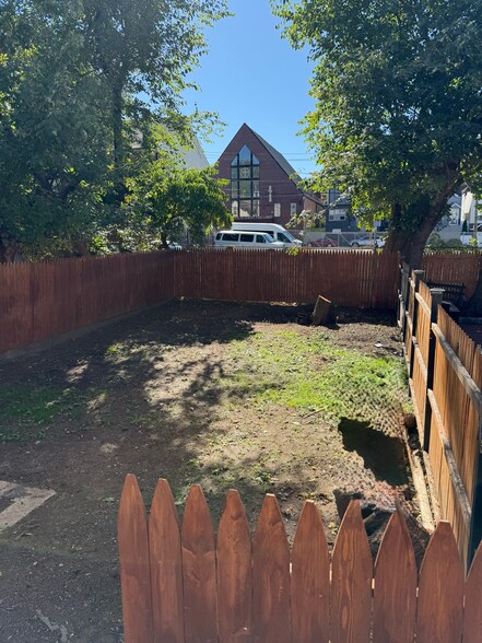 Building Photo - 110 Montgomery St