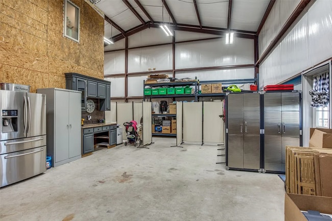 Building Photo - 3 Bed 3 Bath on 5 Acres in Pilot Point