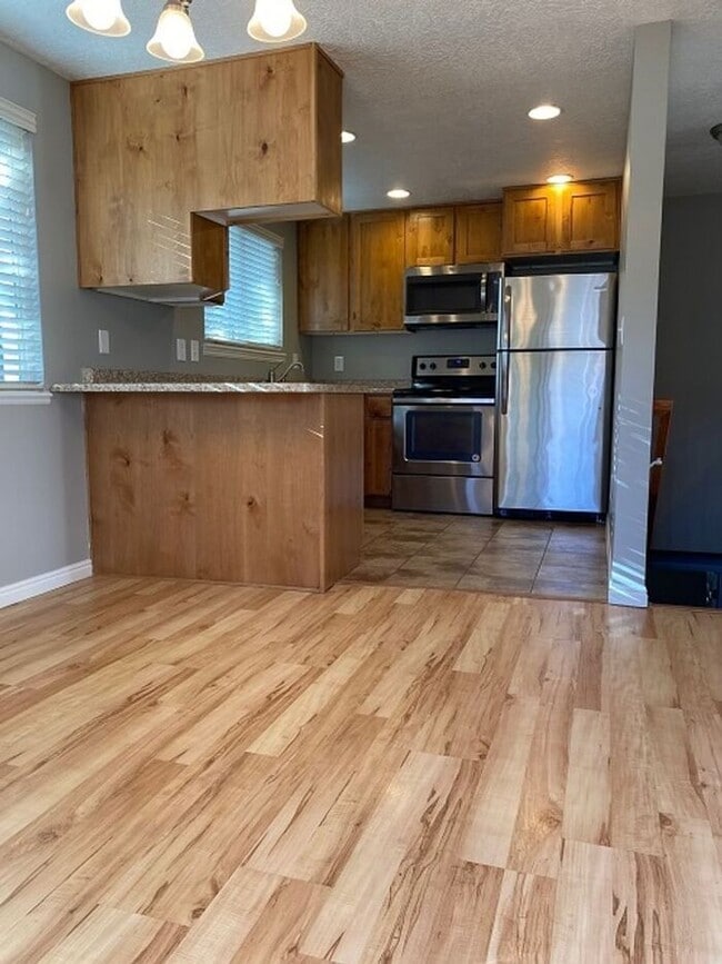 Building Photo - West Valley Nice 4 bed 2 bath Family Home