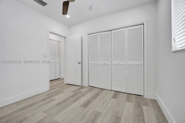 Building Photo - 1401 NE 152nd St