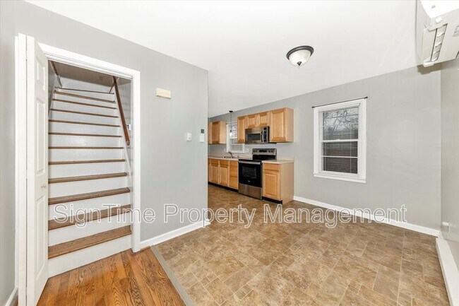 Building Photo - 11025 Rosewood Dr