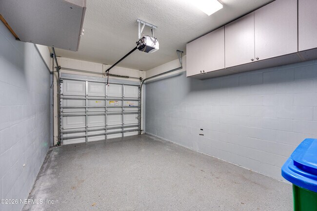 Building Photo - 6631 Shaded Rock Ct