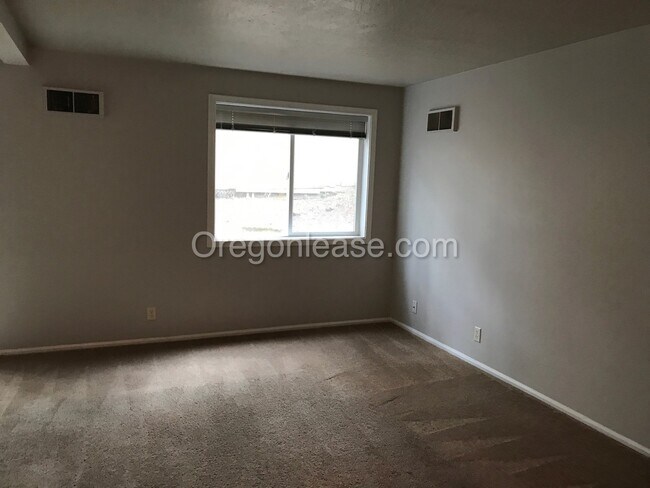 Building Photo - 3/2 Duplex Townhome in Thurston Hills