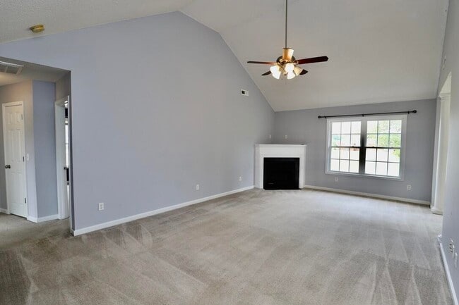 Building Photo - 60 Vinca Ct