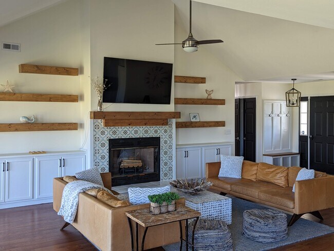 Building Photo - 211 Palmer Way