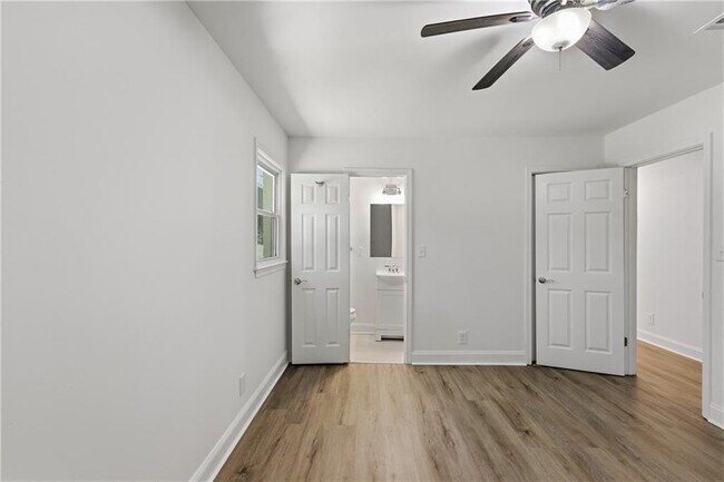 Building Photo - 1348 Ridgewood Dr SW