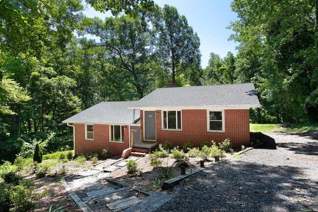 Building Photo - 433 Northside Dr