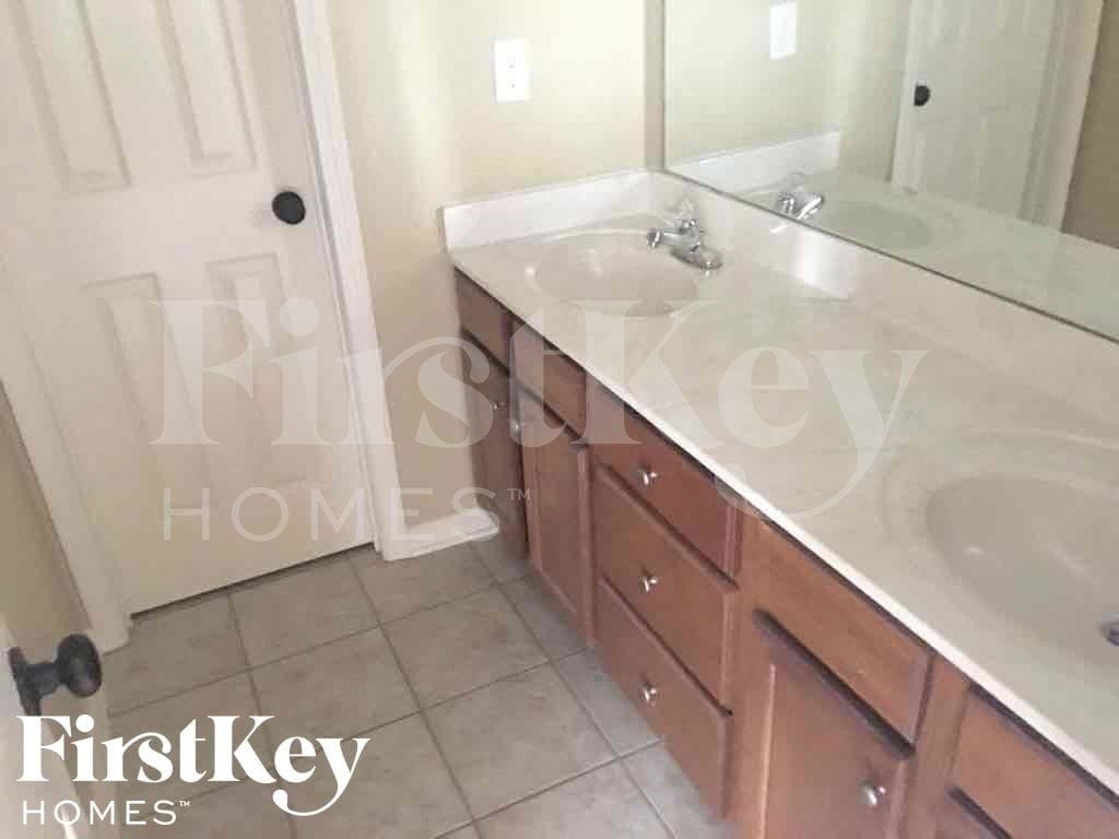 Building Photo - 6706 Einat Cove