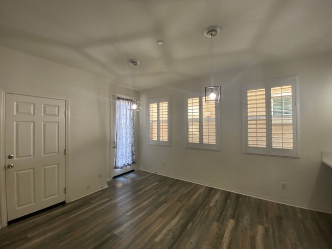 Building Photo - GORGEOUS HOME IN EASTVALE CORONA
