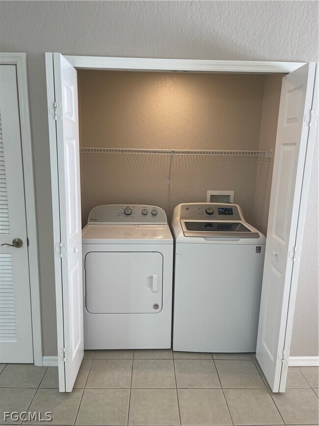 Building Photo - 5334 Chiquita Blvd S