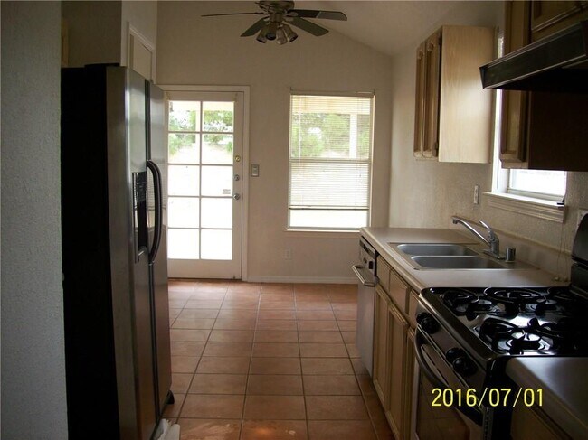 Building Photo - 11793 Corona Crest Ave