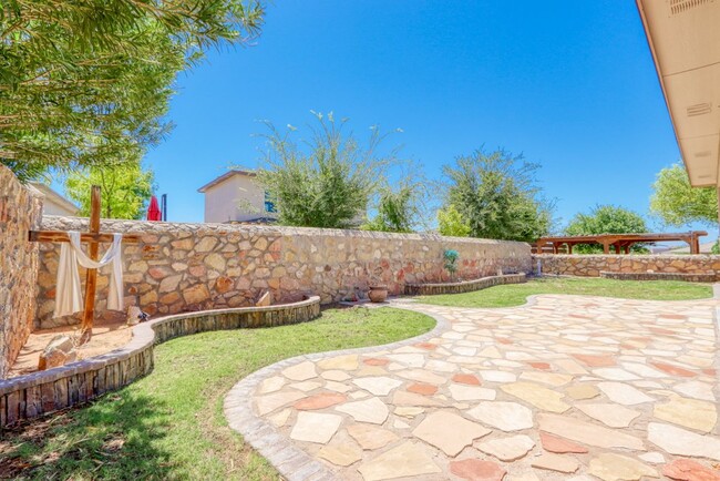 Building Photo - 7352 Cibolo Creek Dr