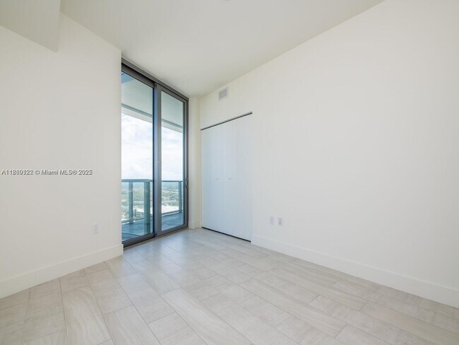 Building Photo - 2000 Metropica Wy