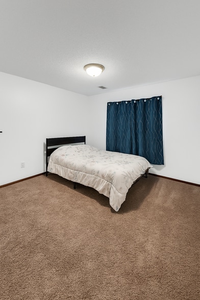 Bedroom - 5802 84th 1/2 Ave N