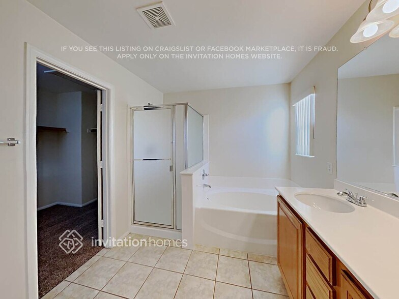 Building Photo - 3328 Famiglia Dr