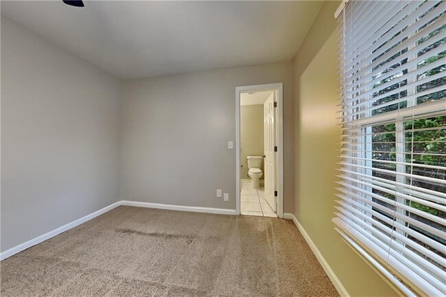 Building Photo - 404 Rams Ct