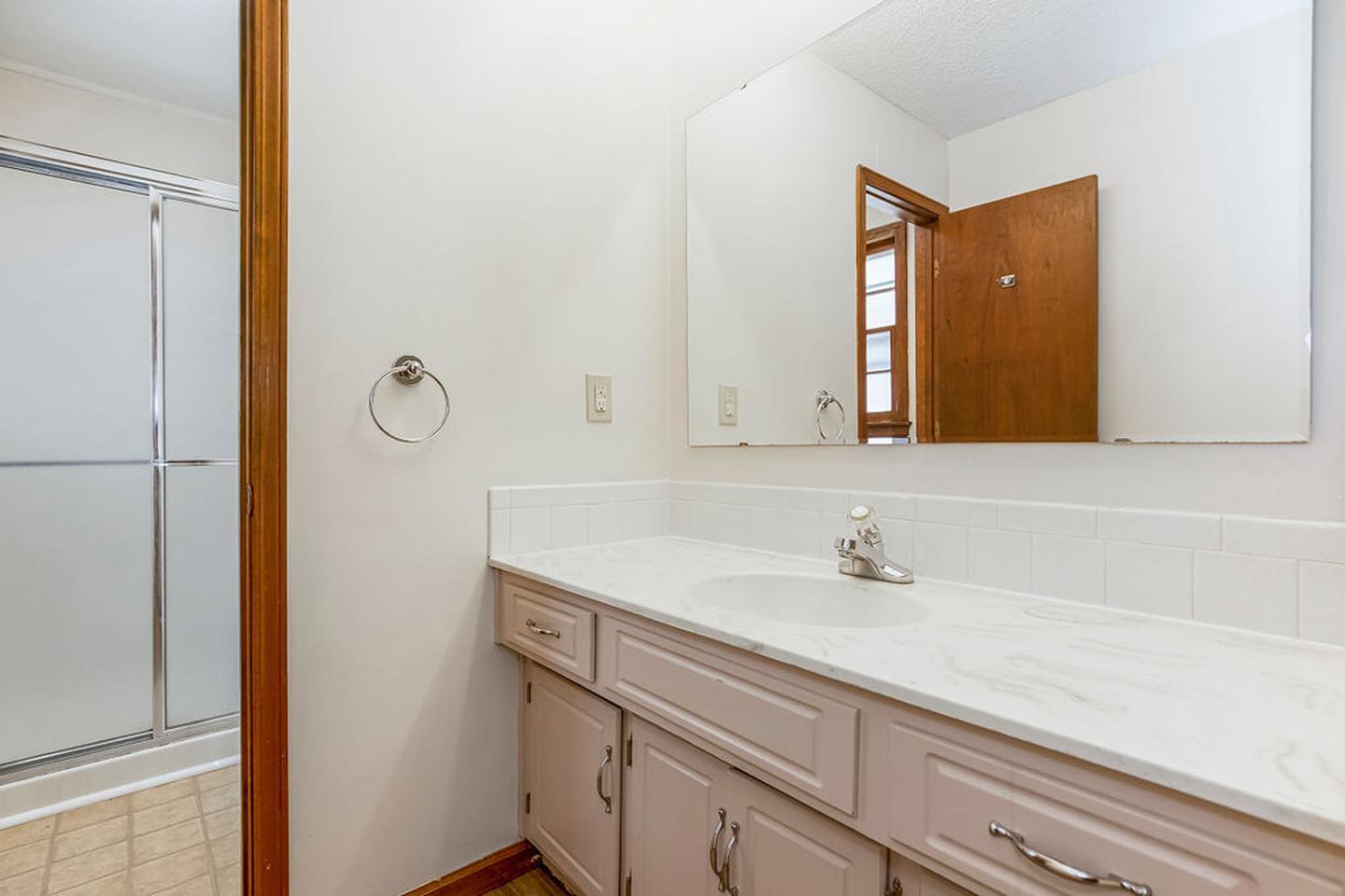 Building Photo - Spacious Shawnee Home Near Mill Creek Streamway Park
