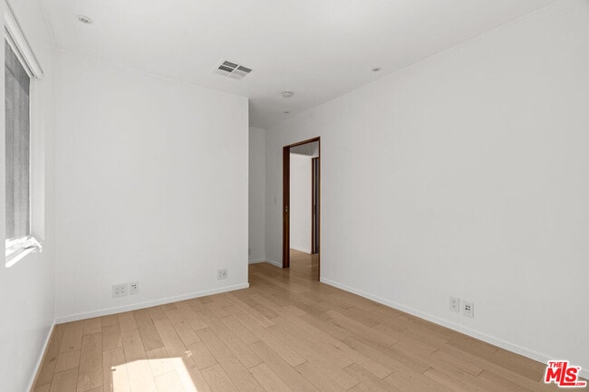 Building Photo - 2425 Cloy Ave