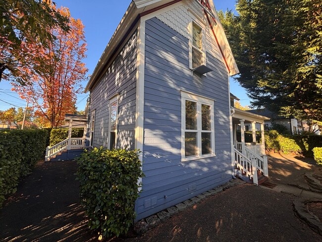 Building Photo - Beautiful Ground Level 1Bed/1Bath with outdoor space Close to Downtown Albany!