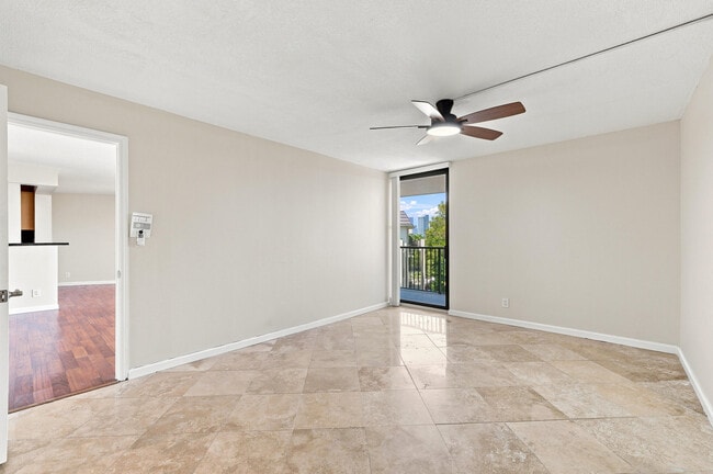 Building Photo - 1301 River Reach Dr