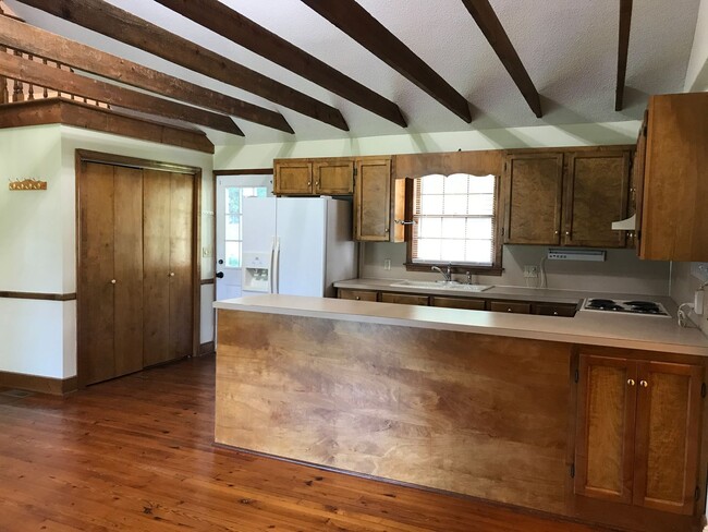 Building Photo - Lake Front 2-Bedroom Home on Beautiful Lake Wylie with a Dock and Boat Lift