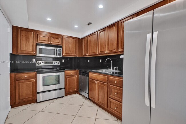 Building Photo - 10350 W Bay Harbor Dr