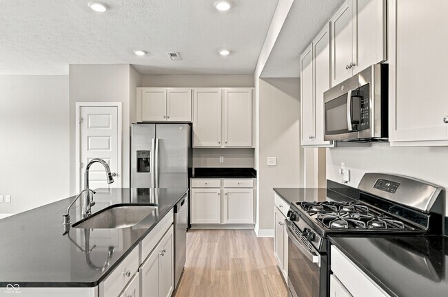 Building Photo - 9599 Beckett St