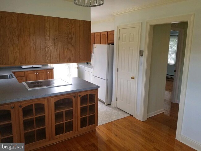 Building Photo - 219 E Chew Ave