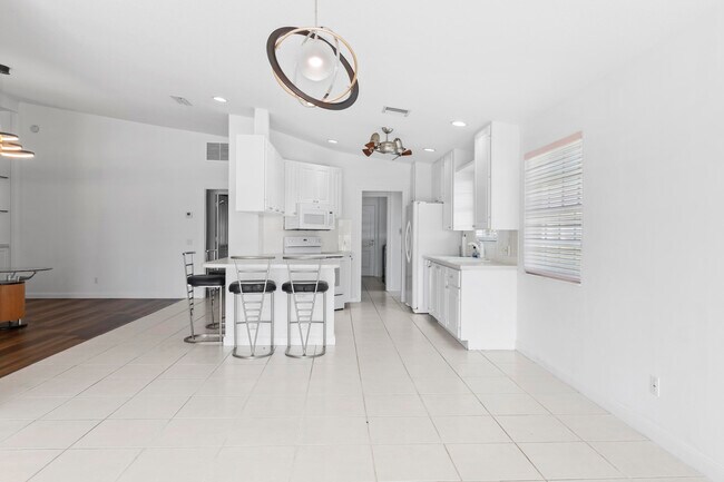 Building Photo - 8270 Eleuthera Ln