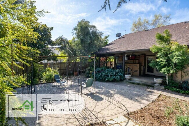 Building Photo - 2832 Howard Dr