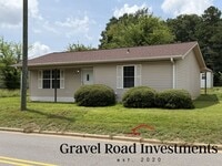 Building Photo - Freshly Updated 3 Bedroom, 1 Bathroom Home