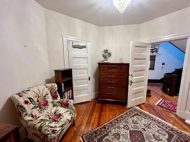 Building Photo - 684 Washington St