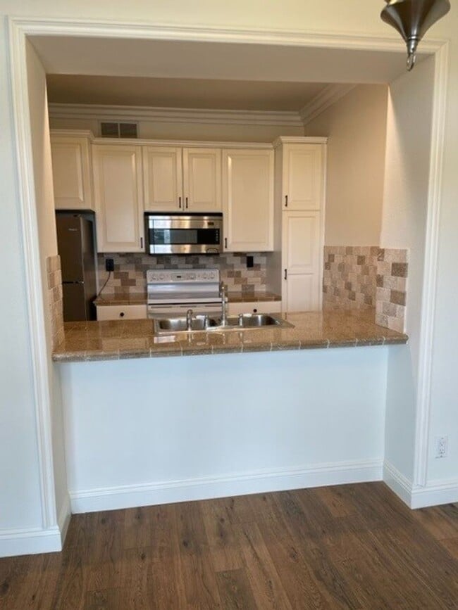 Building Photo - 72 Campton Pl