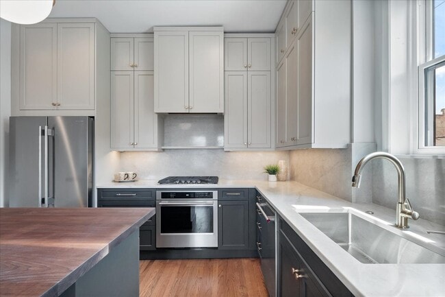 Building Photo - 217 S Bell Ave