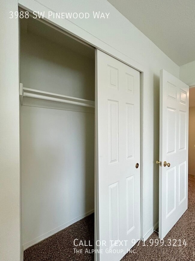Building Photo - 3988 SW Pinewood Way