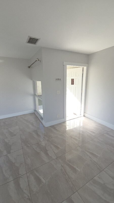 Building Photo - 5913 Lincoln St