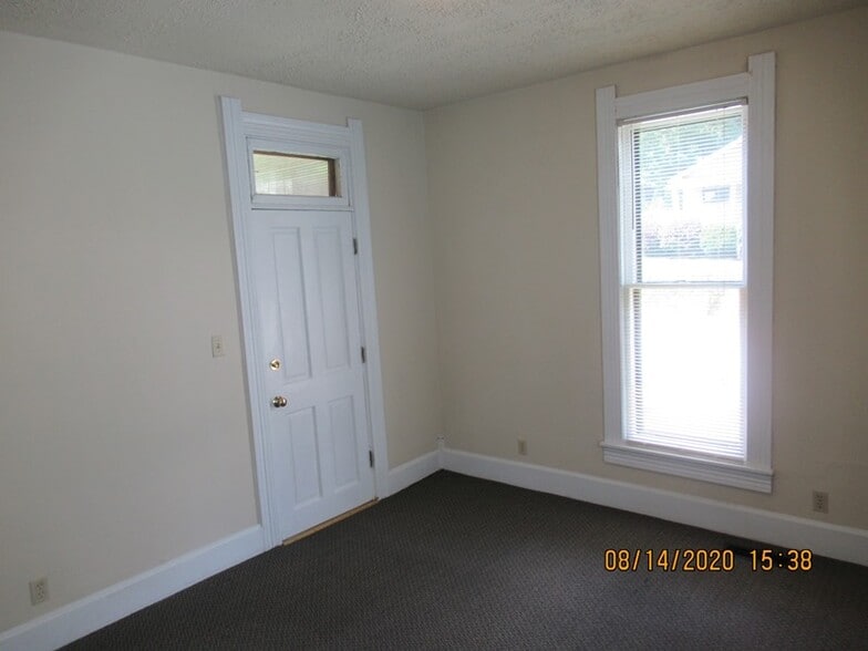 Building Photo - 320 E Cottage Grove Ave